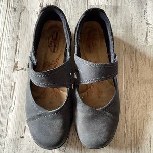 Women’s Earth Spirit dress shoes size 9